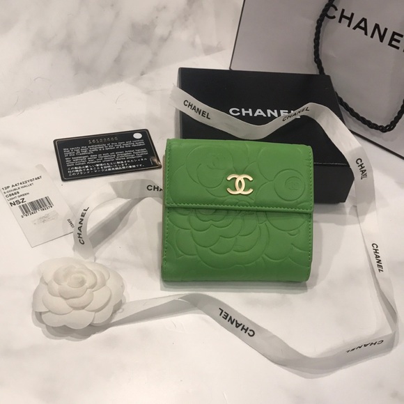 ⭐️ SOLD ⭐️ BNWT AUTHENTIC CHANEL CAMELLIA WALLET - Picture 4 of 8